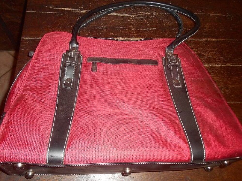 SAC NEUF POUR TRANSPORTER ORDINATEUR NEUF Maroquinerie