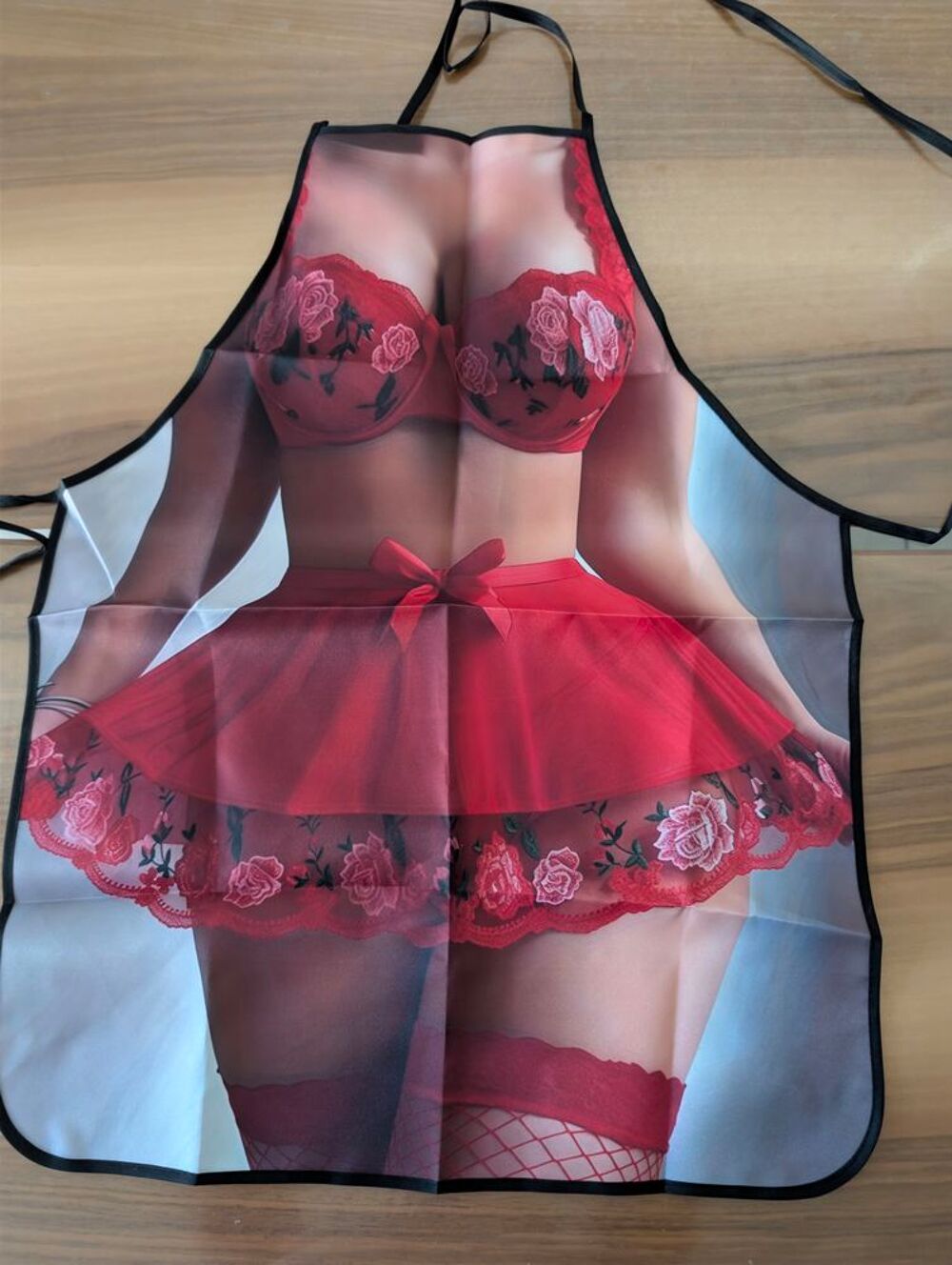 Tablier de cuisine dentelle rouge Vêtements