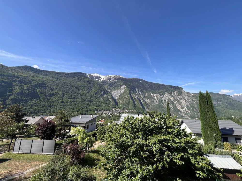 Vente Maison SAINT JULIEN MONTDENIS Superbe maison récente de 110 m2 avec 3 balcons, située sur un terrain de 494 m2 et dotée de prestation soignées et de qualité Saint-julien-mont-denis