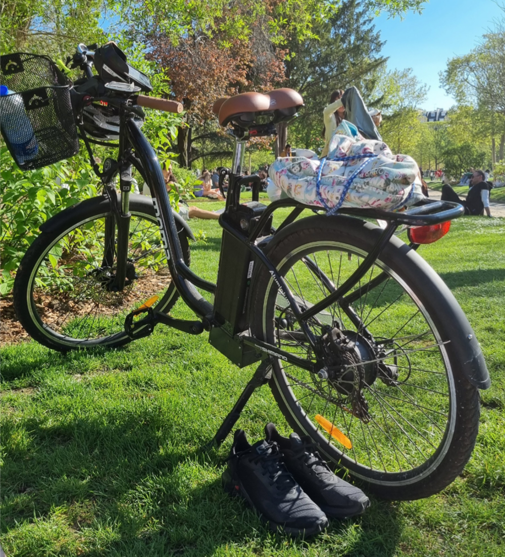V&eacute;lo &eacute;lectrique Moma + baterrie + chargeur +panier Vélos