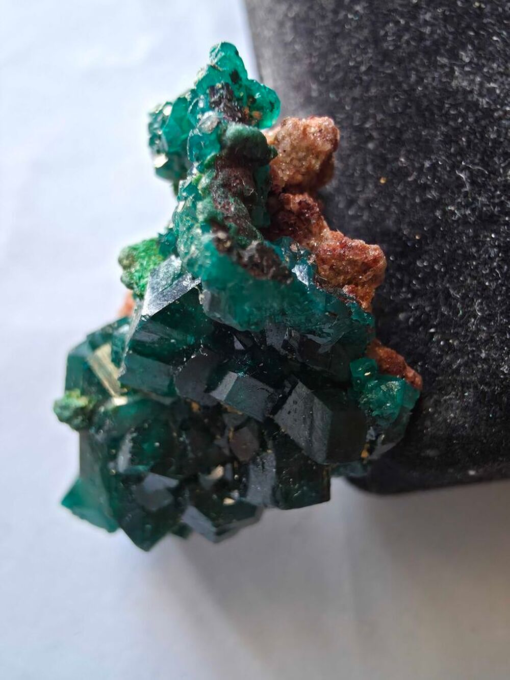Min&eacute;ral Dioptase brute sur matrice-Collection Katanga RDC-23g 