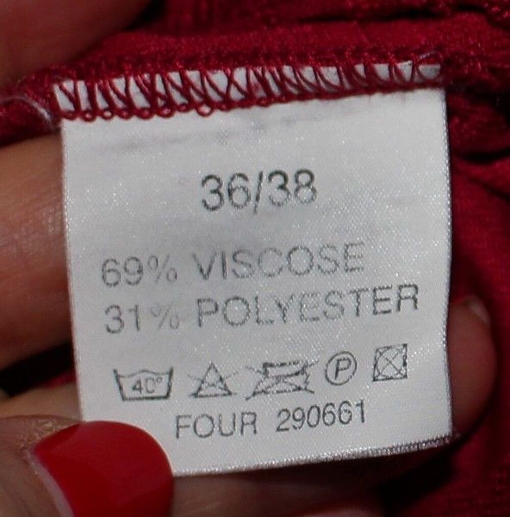 #Haut 3 Suisses rouge 36-38 mais correspond T32 (voir mesure Vêtements