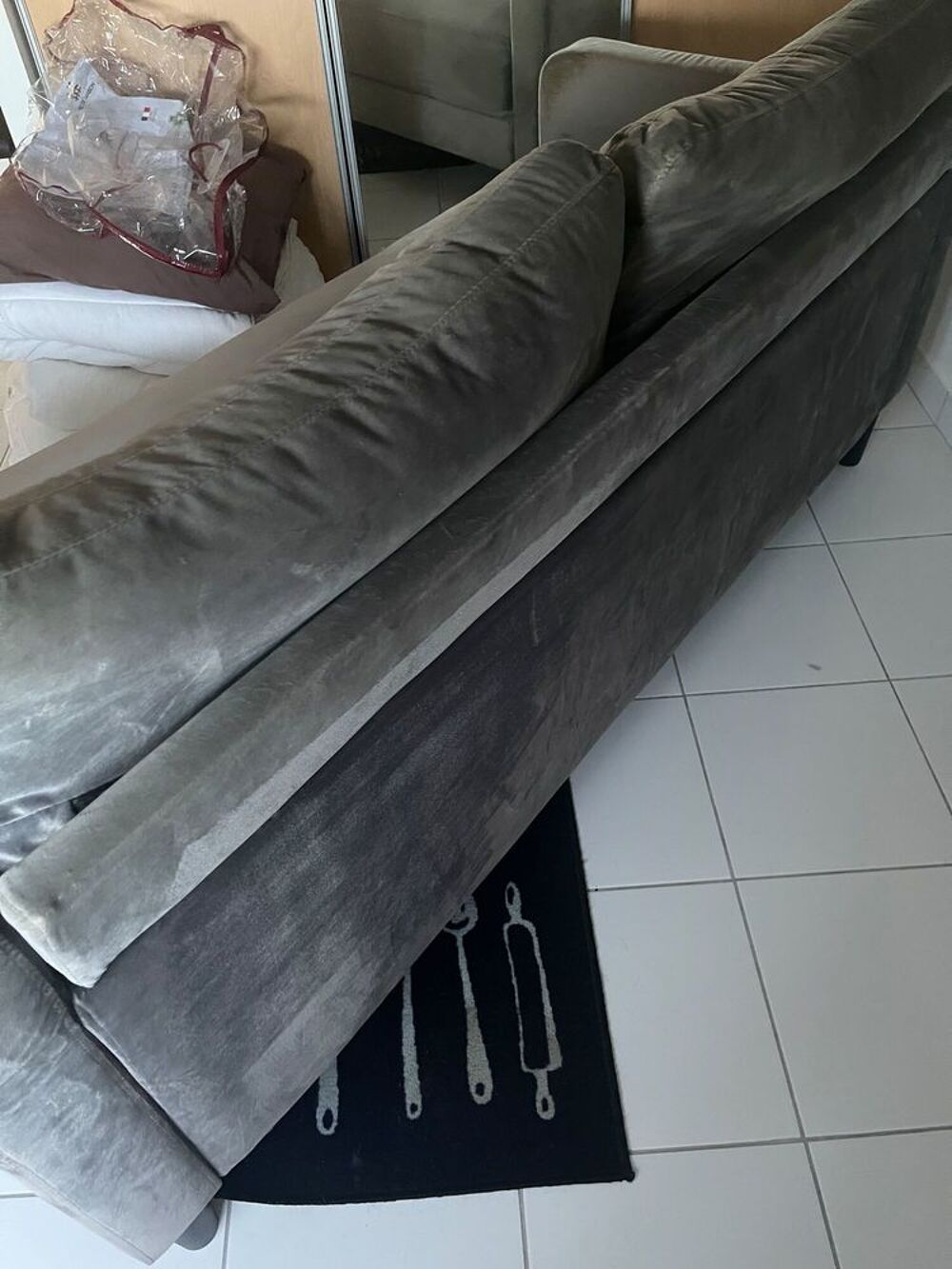 CANAPE FIXE TISSUS GRIS SOURIS EN PARFAIT ETAT Meubles