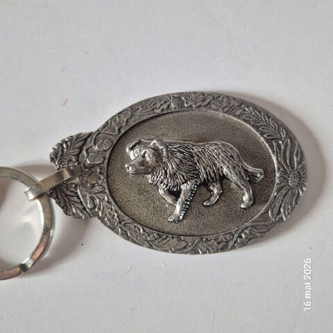 porte clefs en étain massif, fait France, un chien 6 Aubusson (23)