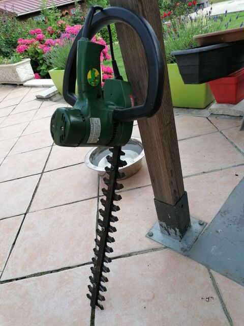 Taille lectrique BOSCH P 80 L 
15 Iverny (77)