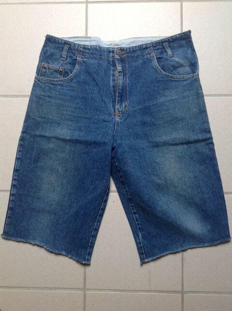 BERMUDA JEANS FOSTER DE TAILLE XL Envoi Possible
7 Trégunc (29)