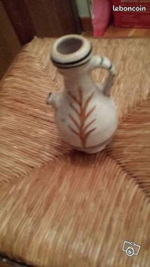 Vase avec d�cor devant et petit bec vintage 7 M�rignies (59)