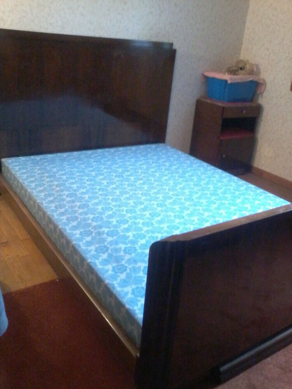 Chambre &agrave; coucher avec matelas ,
Armoire 3 portes avec cl&eacute;s Meubles