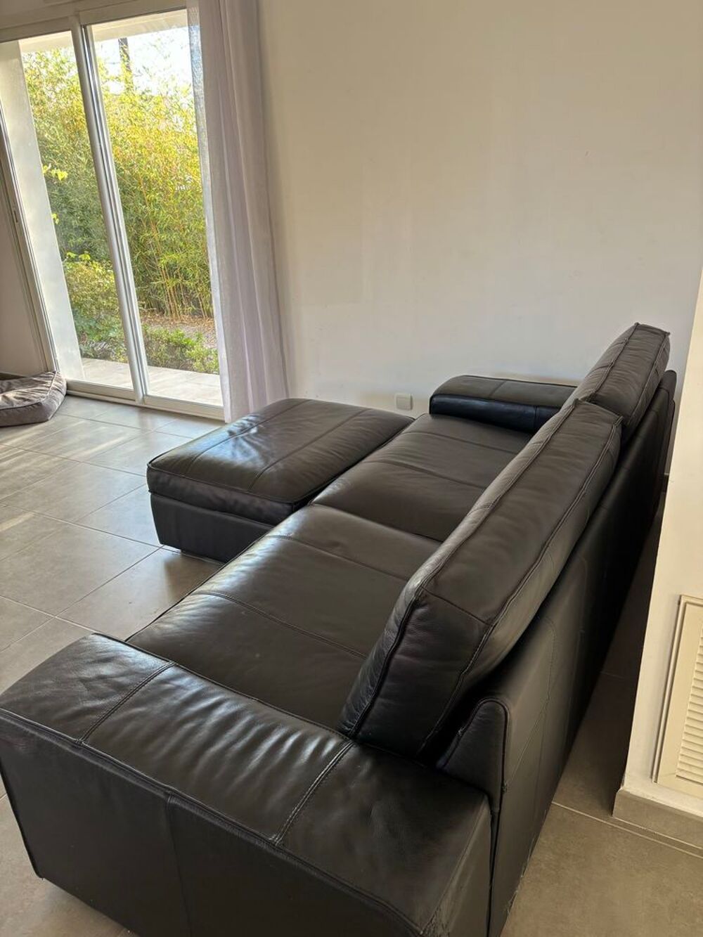canap&eacute; cuir noir kivik Meubles