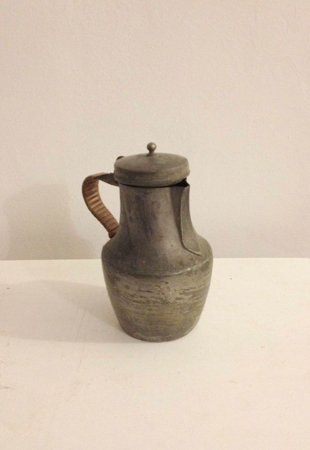 Souvenir ancien pichet cruche avec couvercle Décoration