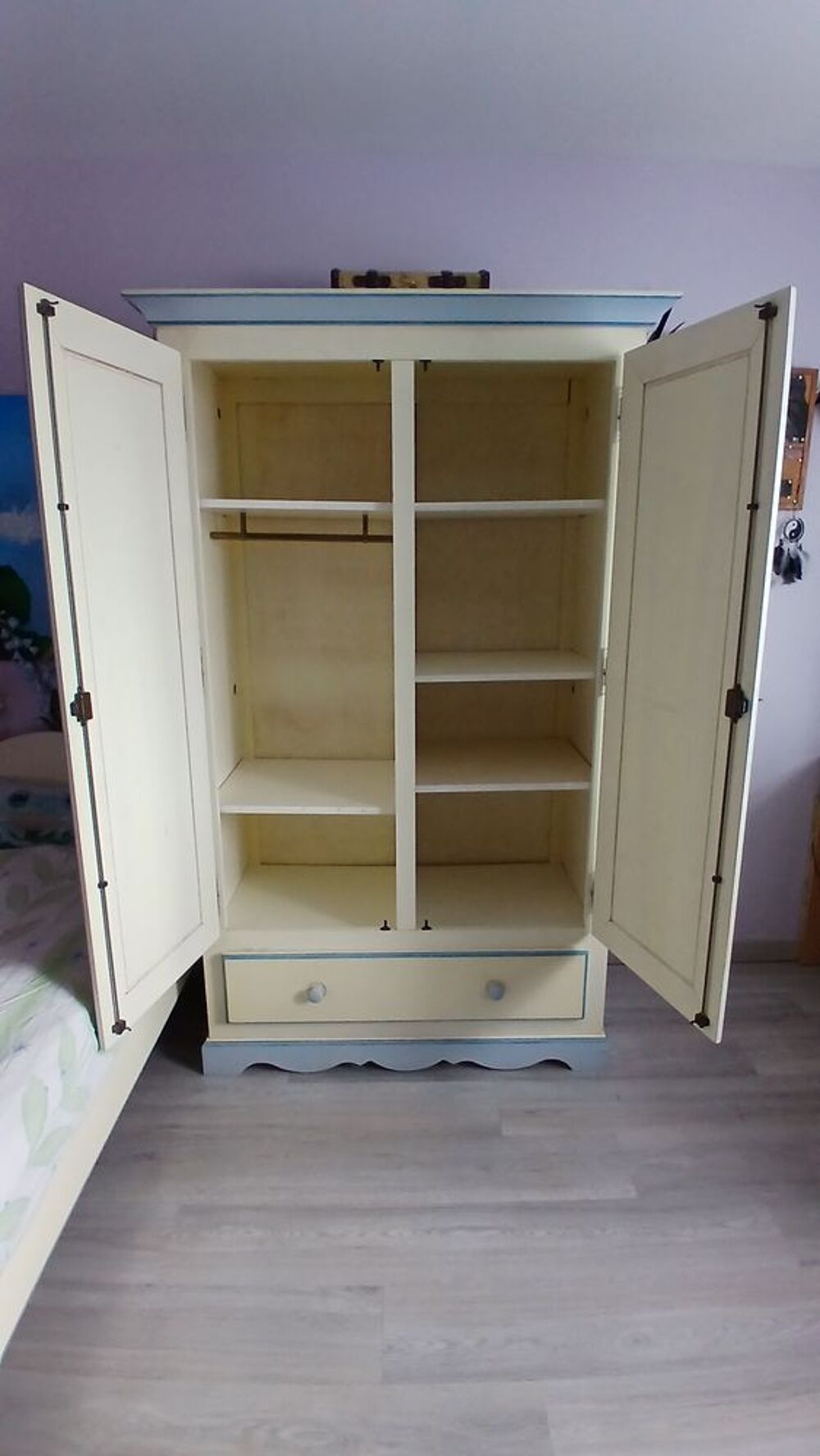 Armoire avec corniche Meubles