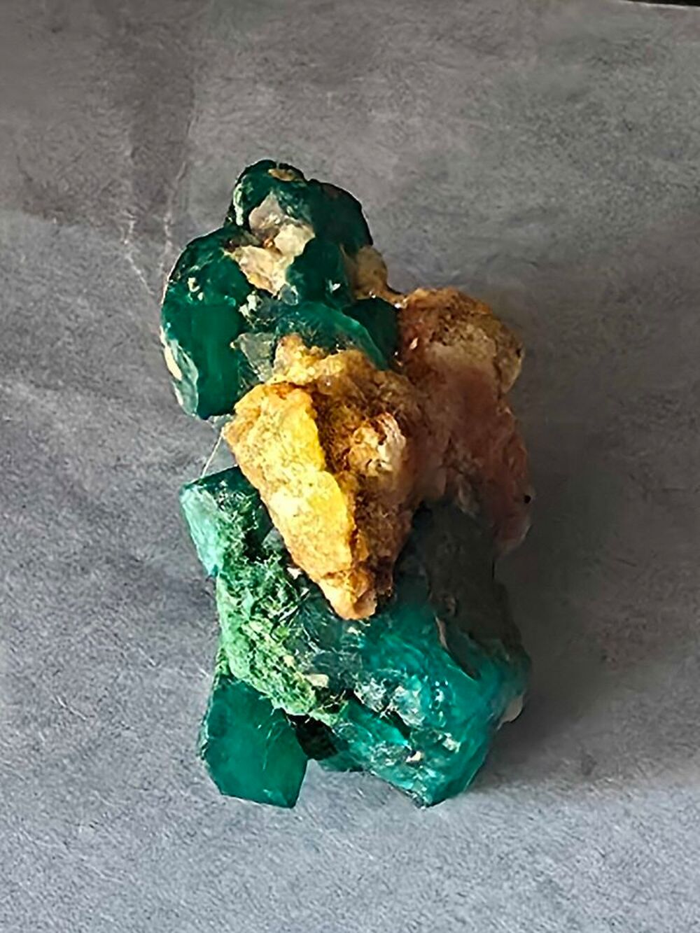 Dioptase Cristallis&eacute;e sur Matrice-Splendide Vert Emeraude du Katanga (10g) 