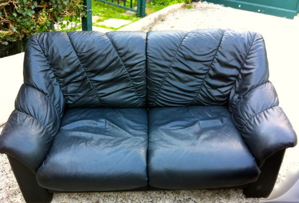 URGENT Canap&eacute; 2 places cuir noir etat neuf Meubles