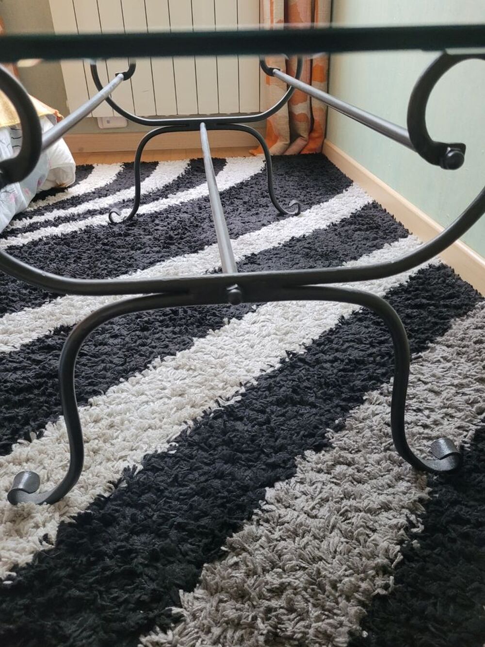 Table basse en fer forg&eacute; et plateau en verre en Bon &eacute;tat Meubles