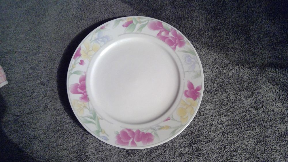 ASSIETTE BORD ARGENT FLEURS DIAMETRE 26 CM ENVIRON Cuisine
