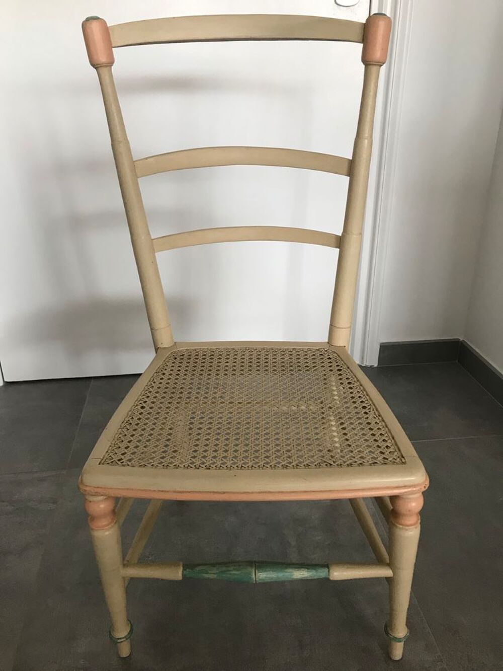 petite chaise ancienne cann&eacute;e Meubles