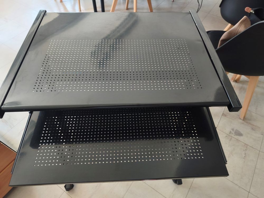 Petit bureau informatique / desserte &agrave; roulettes Meubles