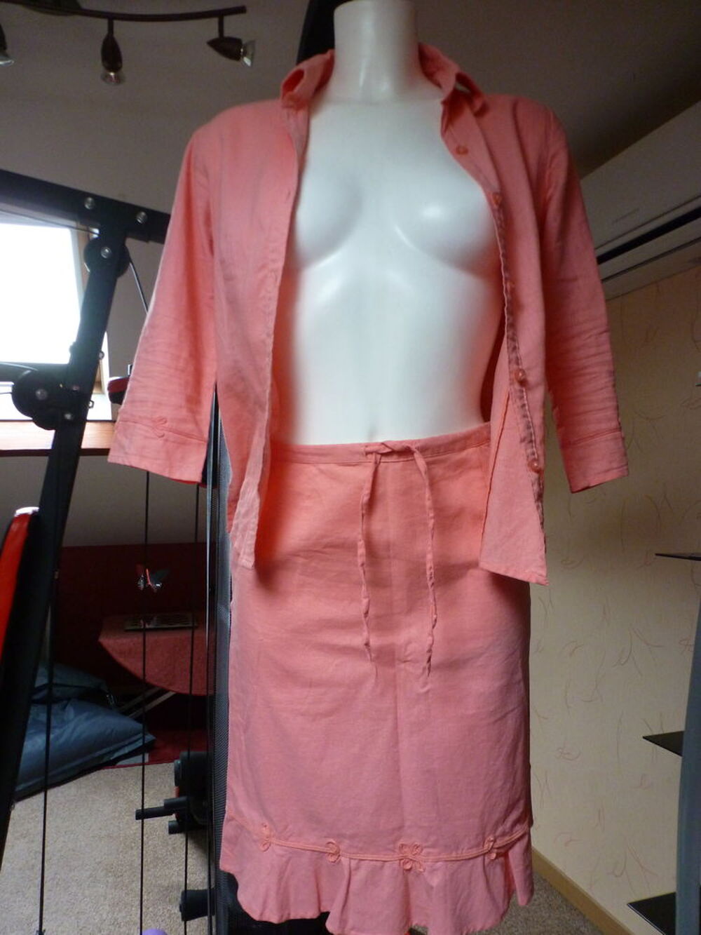 tailleur jupe rose Vtements