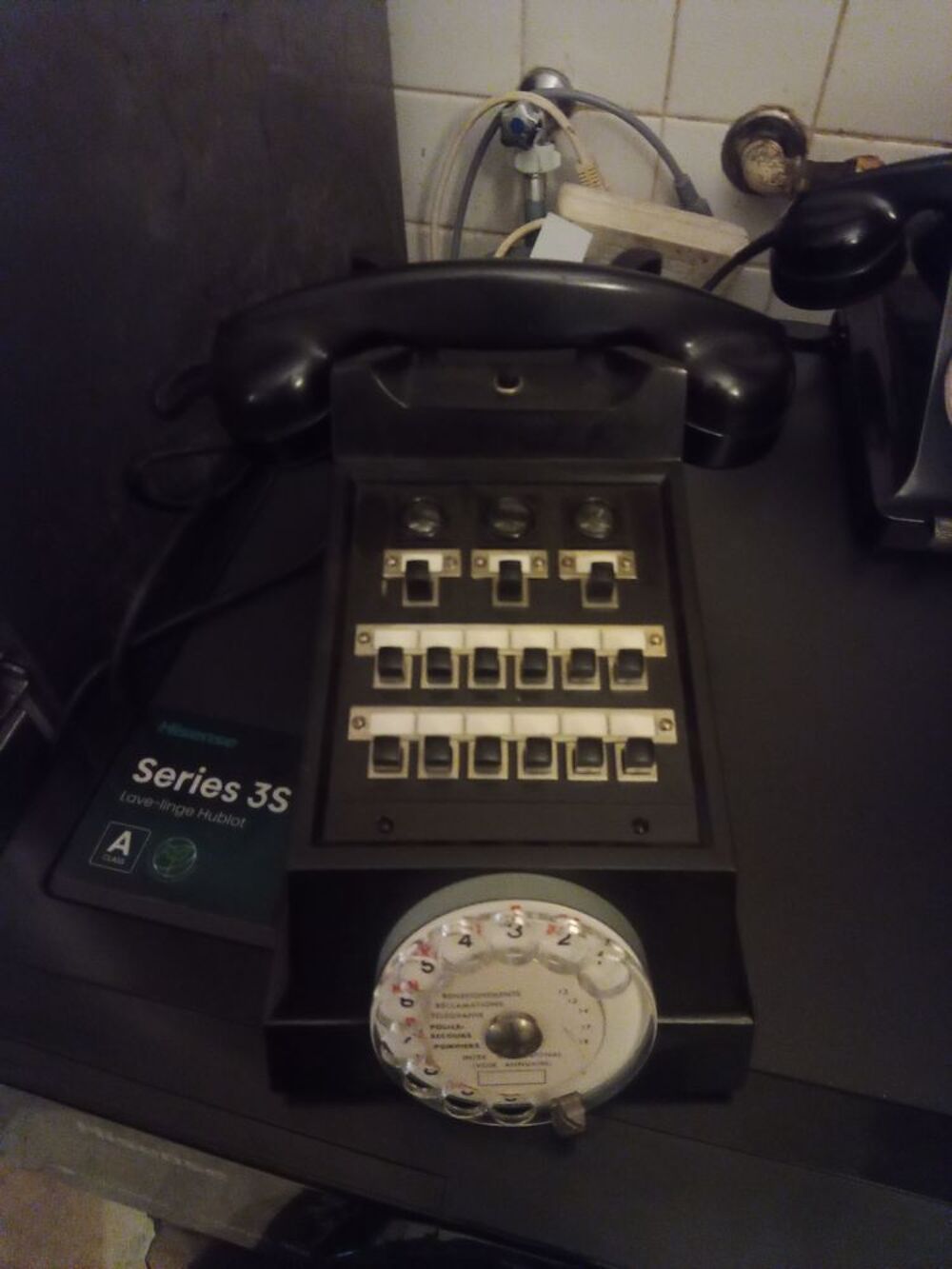 t&eacute;l&eacute;phones ( anciens ) 2 au choix Décoration