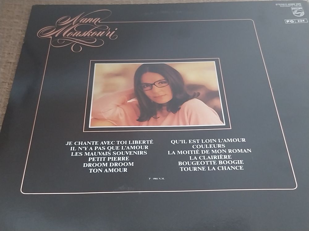 NANA MOUSKOURI Qu'il' est loin l'amour 1981 Vinyle 33T CD et vinyles