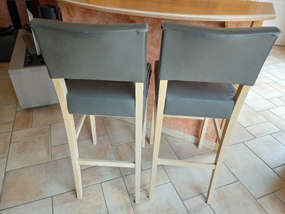 2 Tabourets/Chaises de bar, ch&ecirc;ne massif du Jura par Artisan Meubles