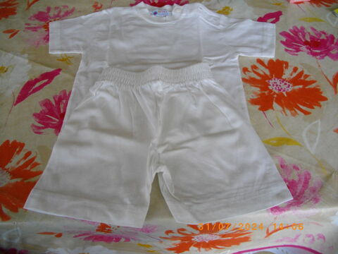 Ensemble tee-shirt et short blanc - Taille : 18 mois Perros-Guirec (22)