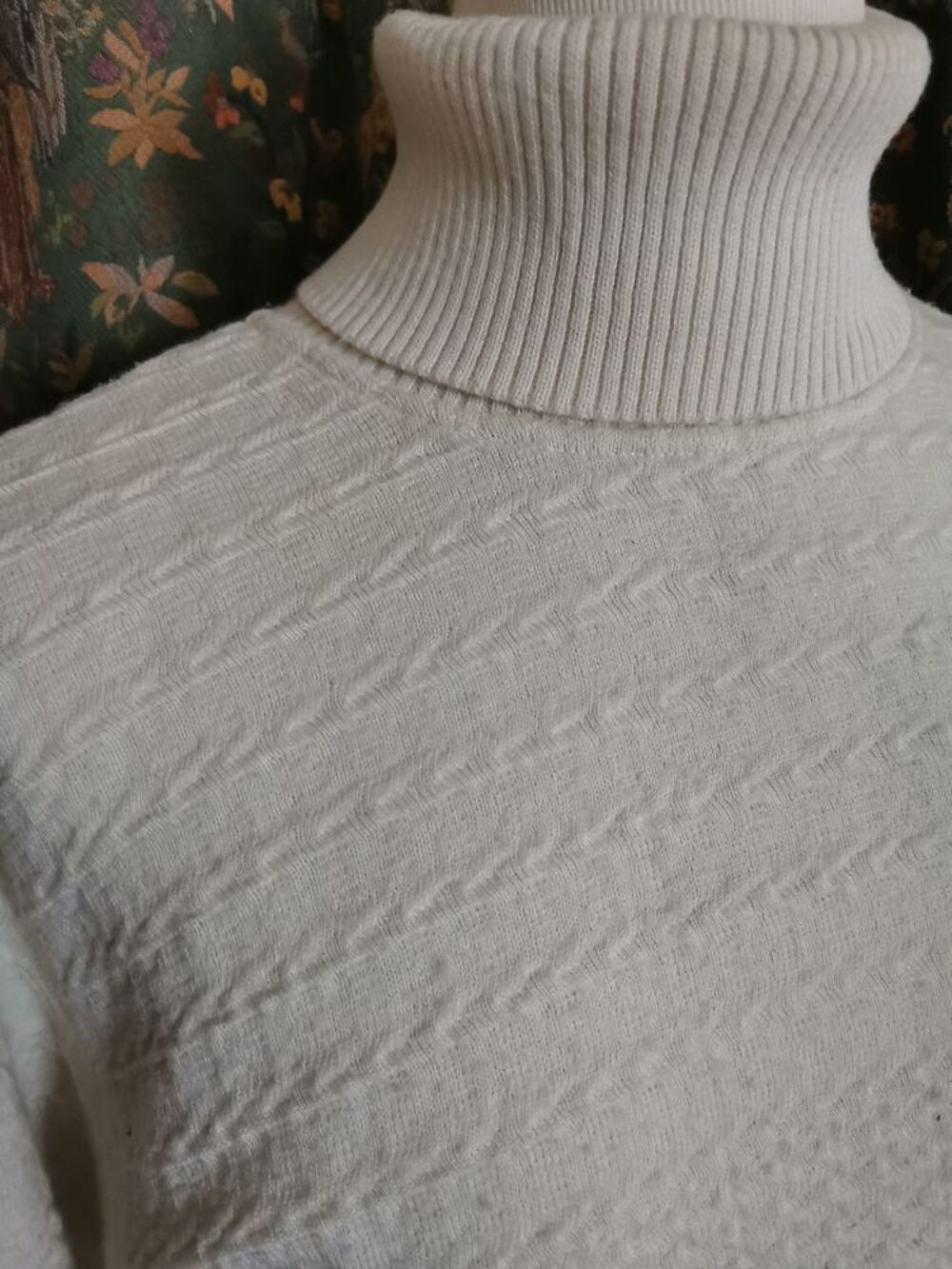 Pull col roul&eacute; blanc &eacute;cru marque "LEPOUTRE" Vêtements