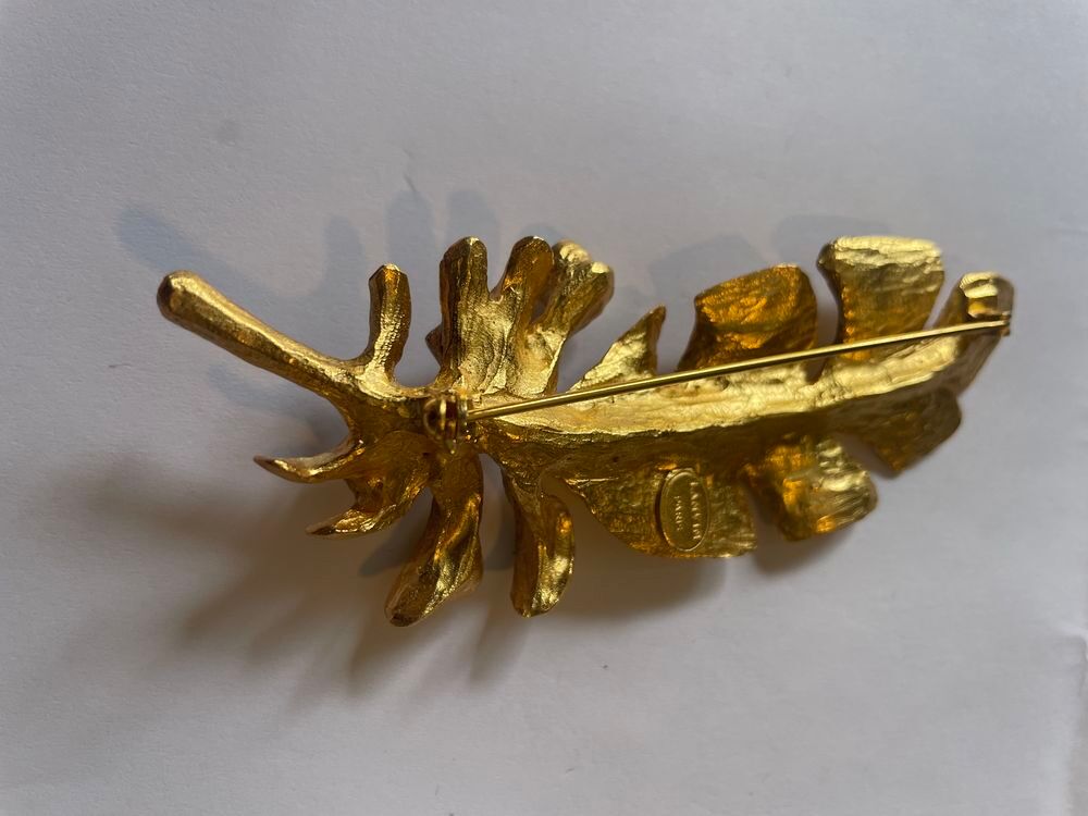 Broche feuille dor&eacute;e strass crystal LANVIN Bijoux et montres