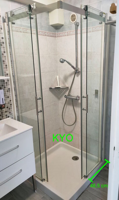 Parois douche carr�e acc�s d'angle droit portes coulissantes 39 Foncine-le-Haut (39)