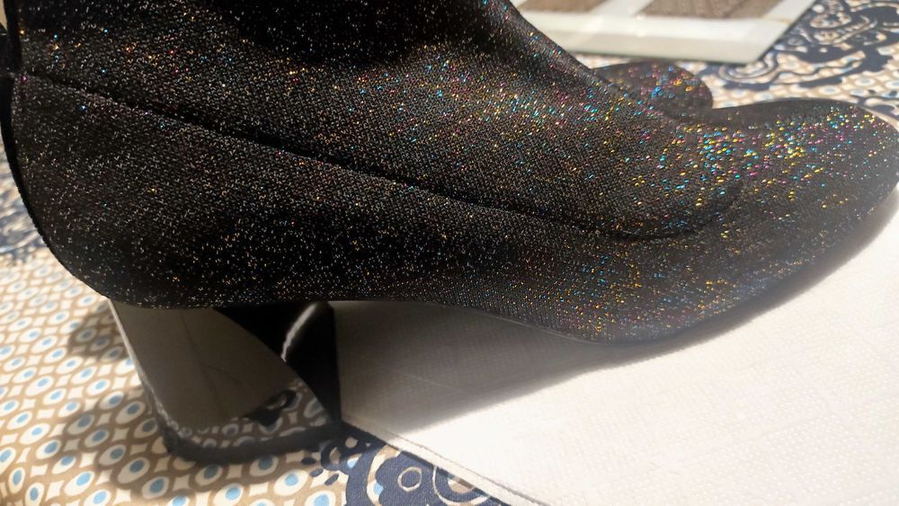 Bottines noires scintillantes toile lycra Zara. Chaussures