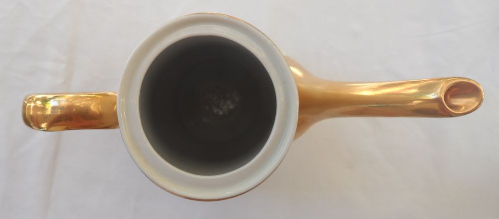 Service &agrave; caf&eacute; neuf en porcelaine blanche &agrave; fleur surlign&eacute;e Cuisine