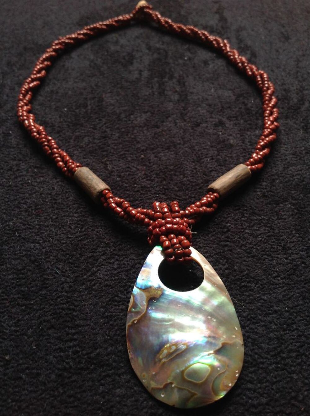COLLIER PETITES PERLES BOIS &amp; PENDENTIF NACRE Envoi Possible Bijoux et montres