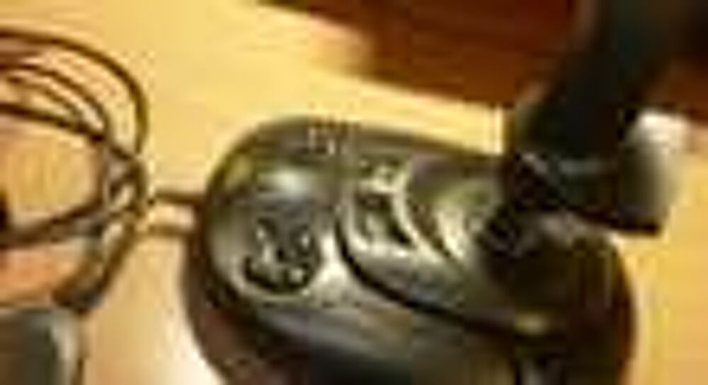 COMBINE MANETTE DE JEU POUR PC SAITEK SP550 Consoles et jeux vidéos