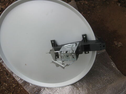 Parabole TV dia 61cm + Pack terminal Sagem ISD74 Olmet-et-Villecun (34)