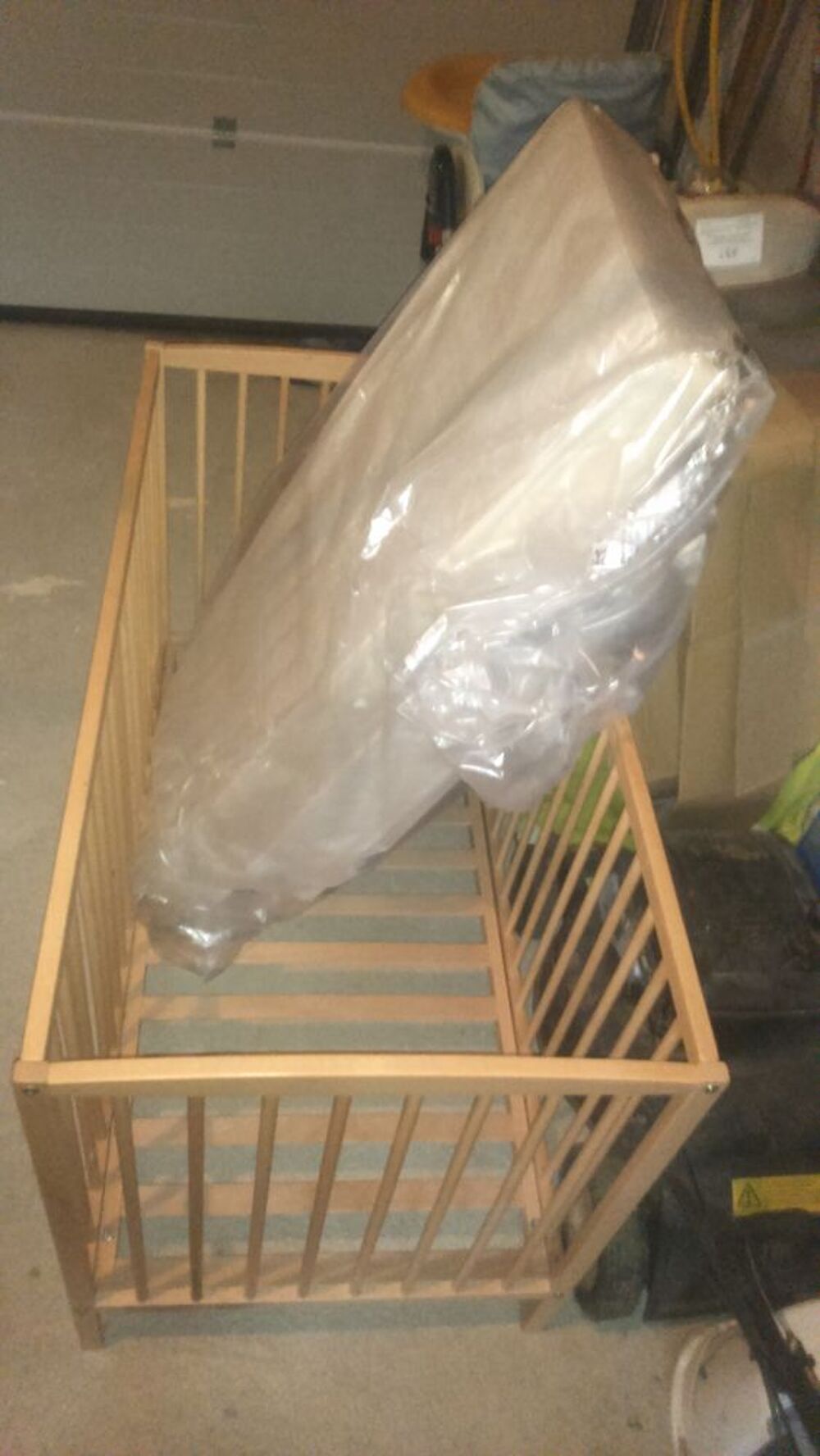 lit pour b&eacute;b&eacute; avec matelas Mobilier enfants