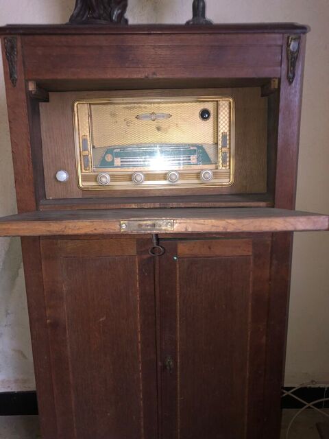 Meuble radio transformable Monléon-Magnoac (65)