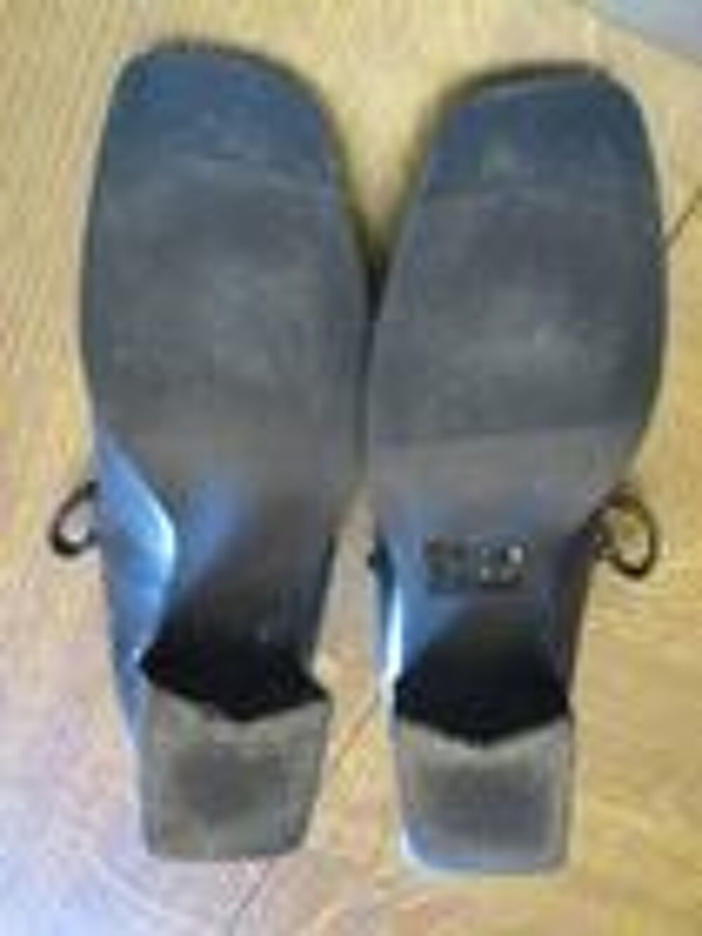 Souliers noirs &agrave; brides neuf Chaussures