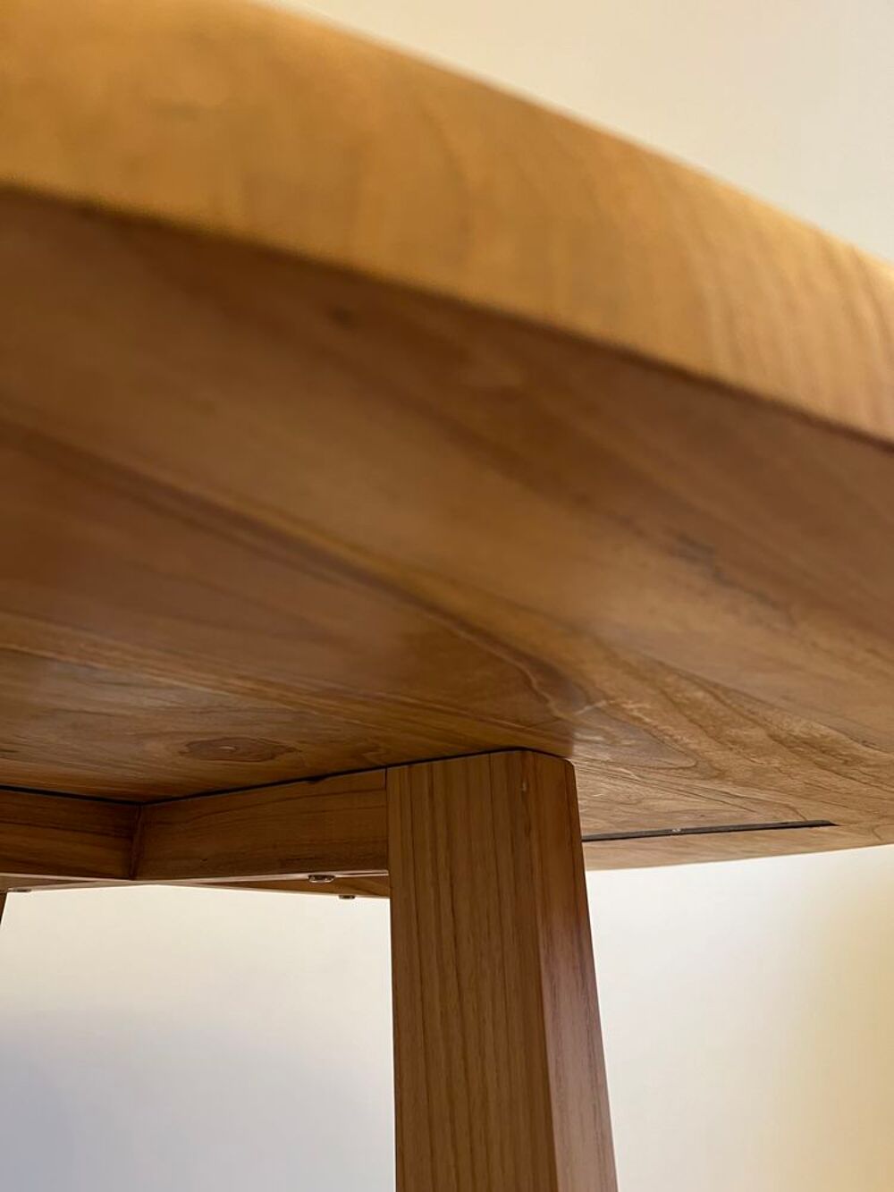 TABLE EN TECK MASSIF Meubles