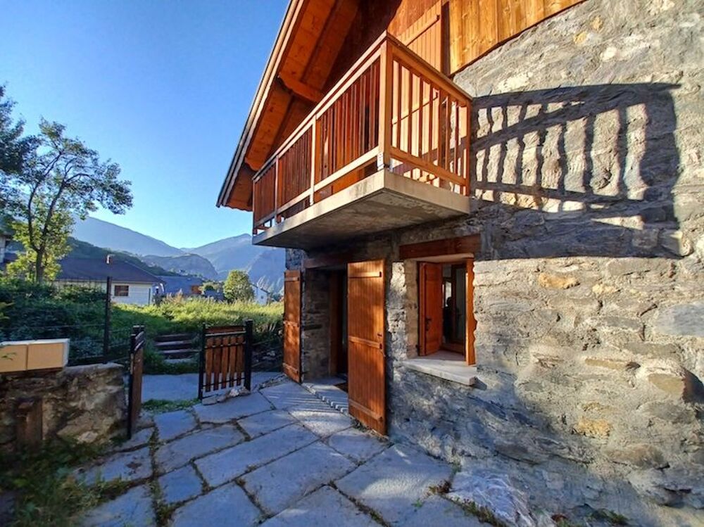 Vente Maison SAINT MARTIN DE LA PORTE Dans charmant village ensoleillé sur les hauteurs de Saint Michel de Maurienne A proximité des Stations Très belle maison individuelle + Jardin, Terrasse et Balcons Saint-martin-de-la-porte