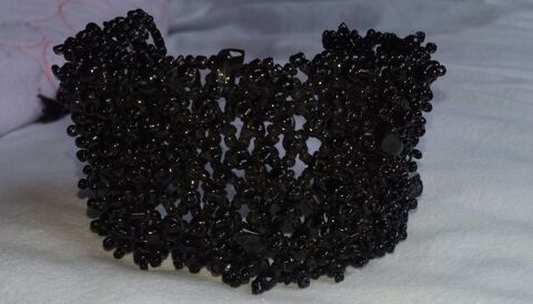 manchette perles noires 10 Dourdan (91)