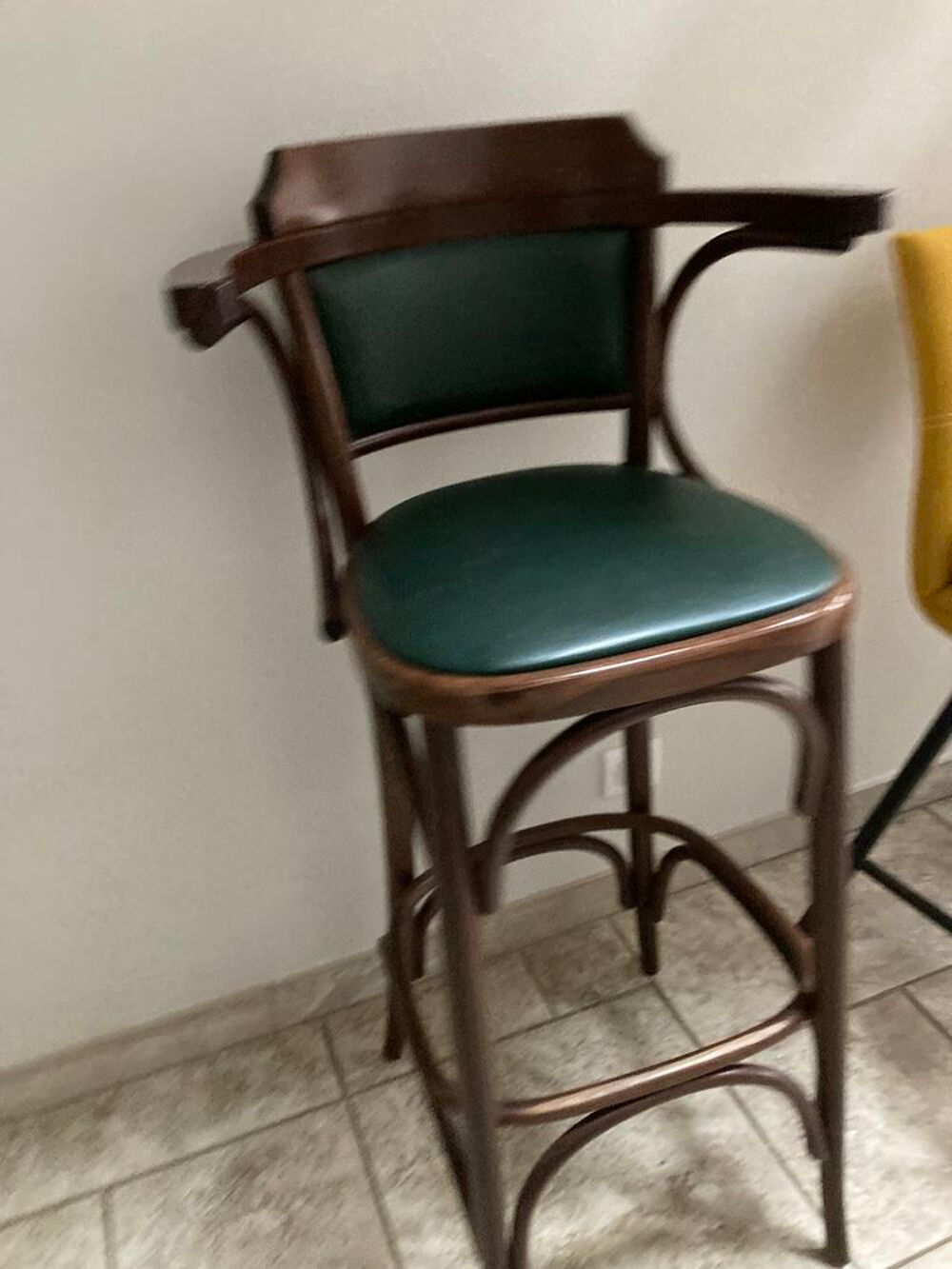 table mange debout style 1900 avec 2 chaises haute Meubles