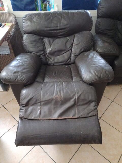 DONNE CANAPÉ CUIR Le Gosier (97)
