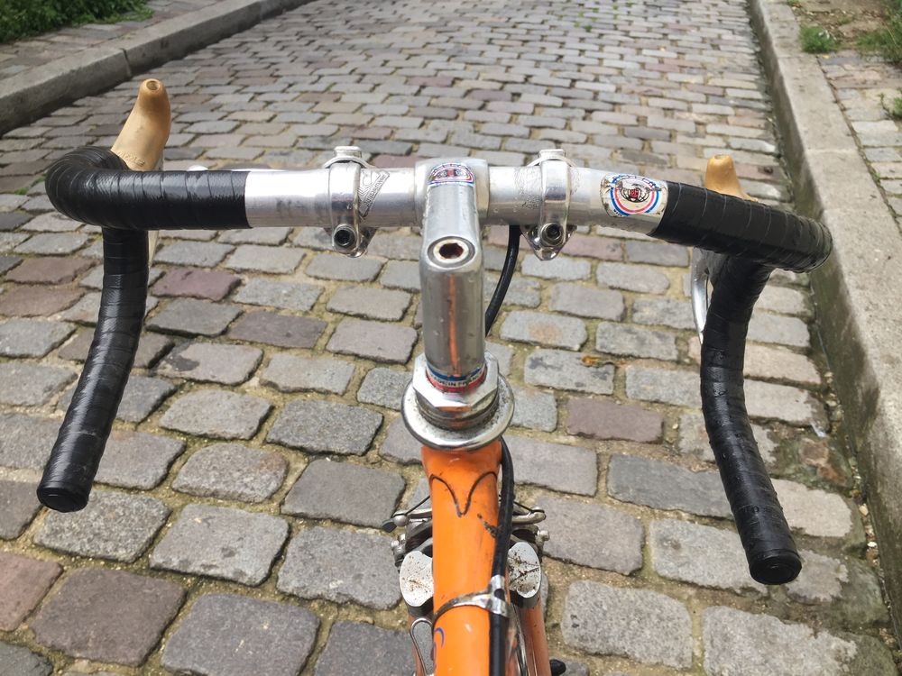 v&eacute;lo de course de collection V&eacute;loSolex 1972 orange Vélos