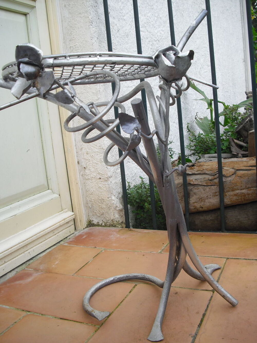 Grand bahut, lit avec sommier en 160 X 200, bijoux artisanat Meubles
