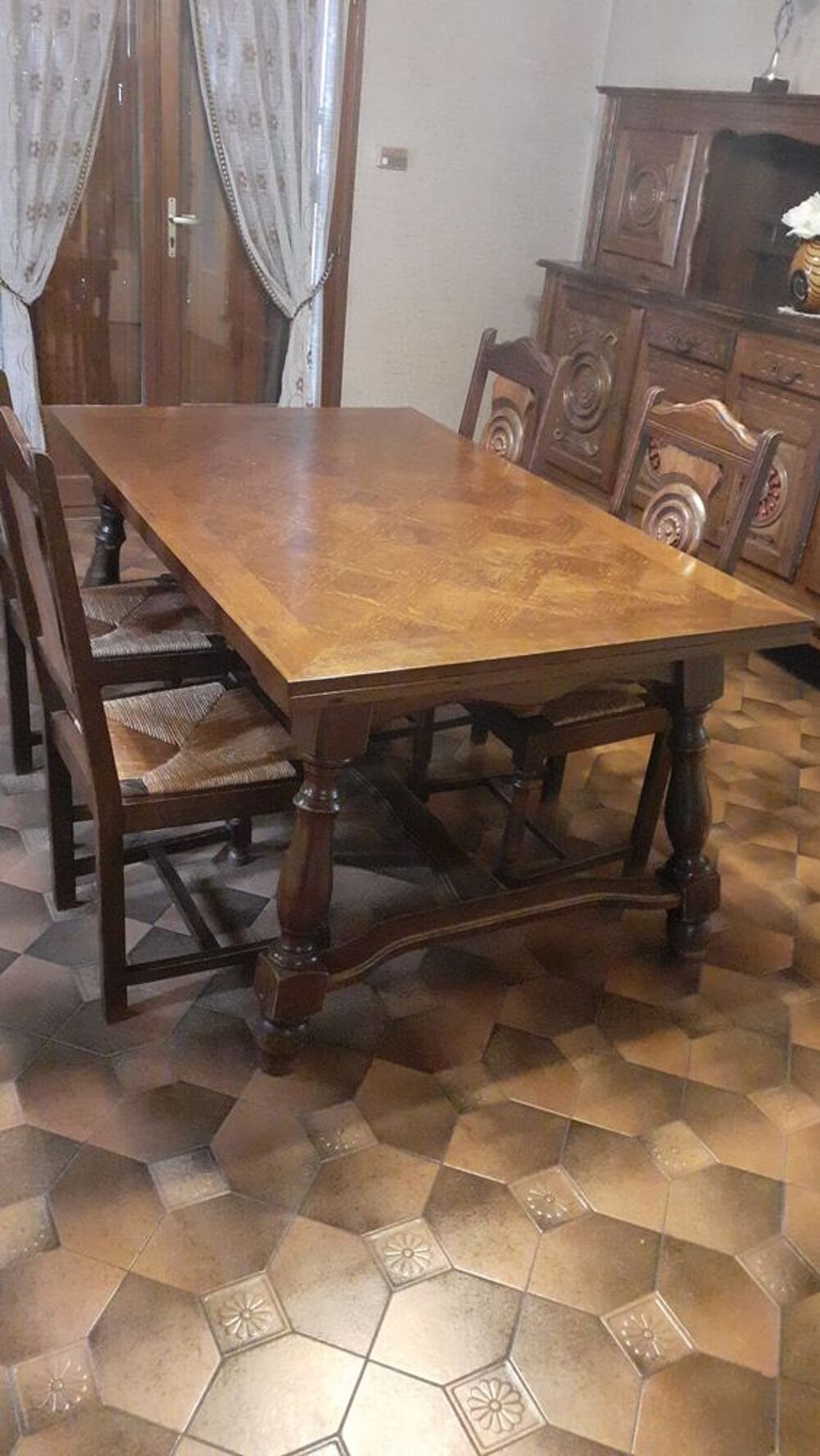 SALLE A MANGER STYLE BASQUE Meubles