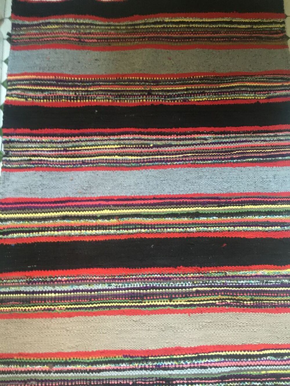 Tapis berb&egrave;re en laine et coton, neuf. Décoration