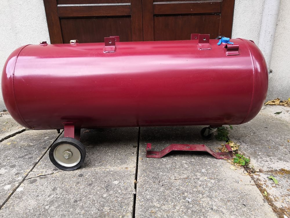 Compresseur d' AIR "NEUF" et r&eacute;servoir de 200 litres "NEUF" Bricolage