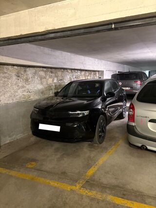  Parking / Garage � louer 10 m� Paris