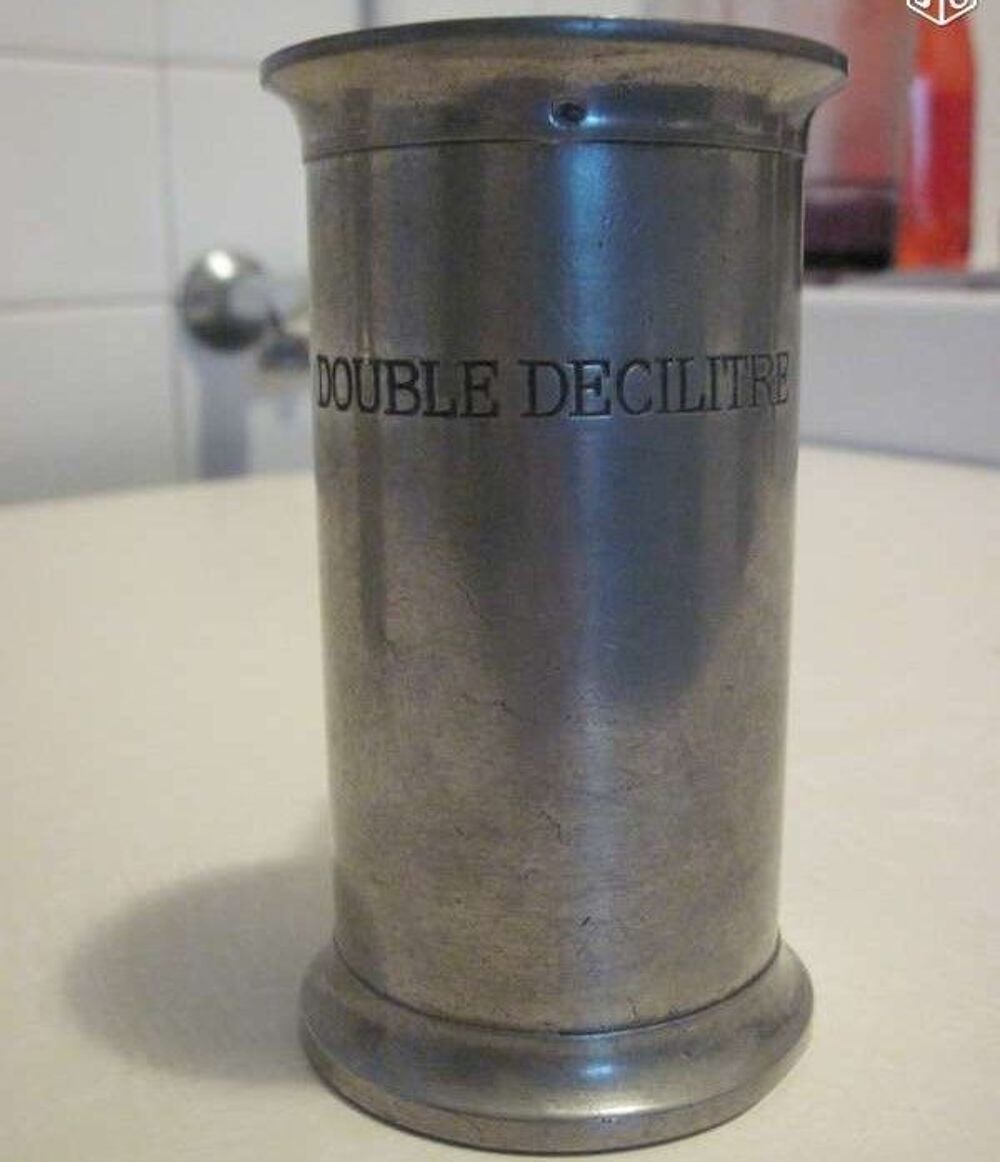 double d&eacute;cilitre en &eacute;tain Décoration