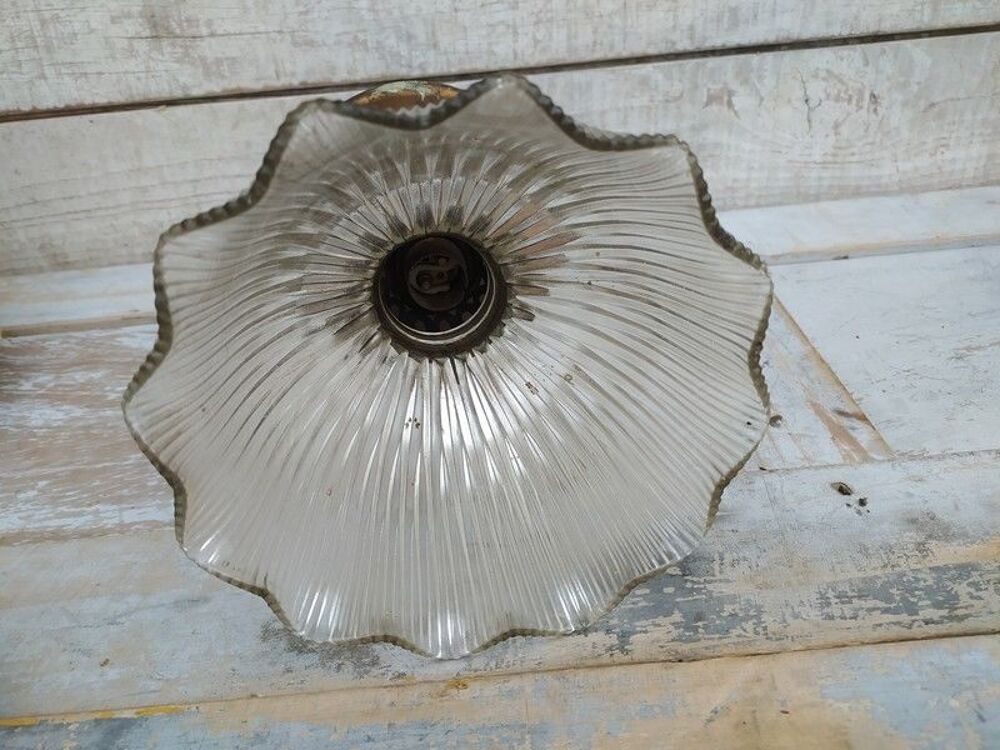 Ancienne Lampe Suspension Verre Holophane 
Décoration
